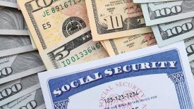 Dependiendo de tu situación financiera, es muy posible que termines trabajando al mismo tiempo que solicitas los beneficios del Seguro Social.